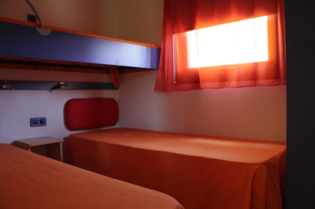 Camping I Melograni Marina Di Bibbona Chambre photo